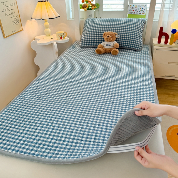 91家纺网 家纺一手货源 找家纺 梵朴 2025新款A类棉加绒一面纯棉一面宝宝婴儿牛奶绒双面可用床盖学生宿舍床垫炕盖-学生床图 暖绒蓝小格