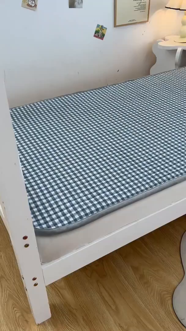 91家纺网 家纺一手货源 找家纺 梵朴 2025新款A类棉加绒一面纯棉一面宝宝婴儿牛奶绒双面可用床盖学生宿舍床垫炕盖-学生床图 暖绒蓝小格