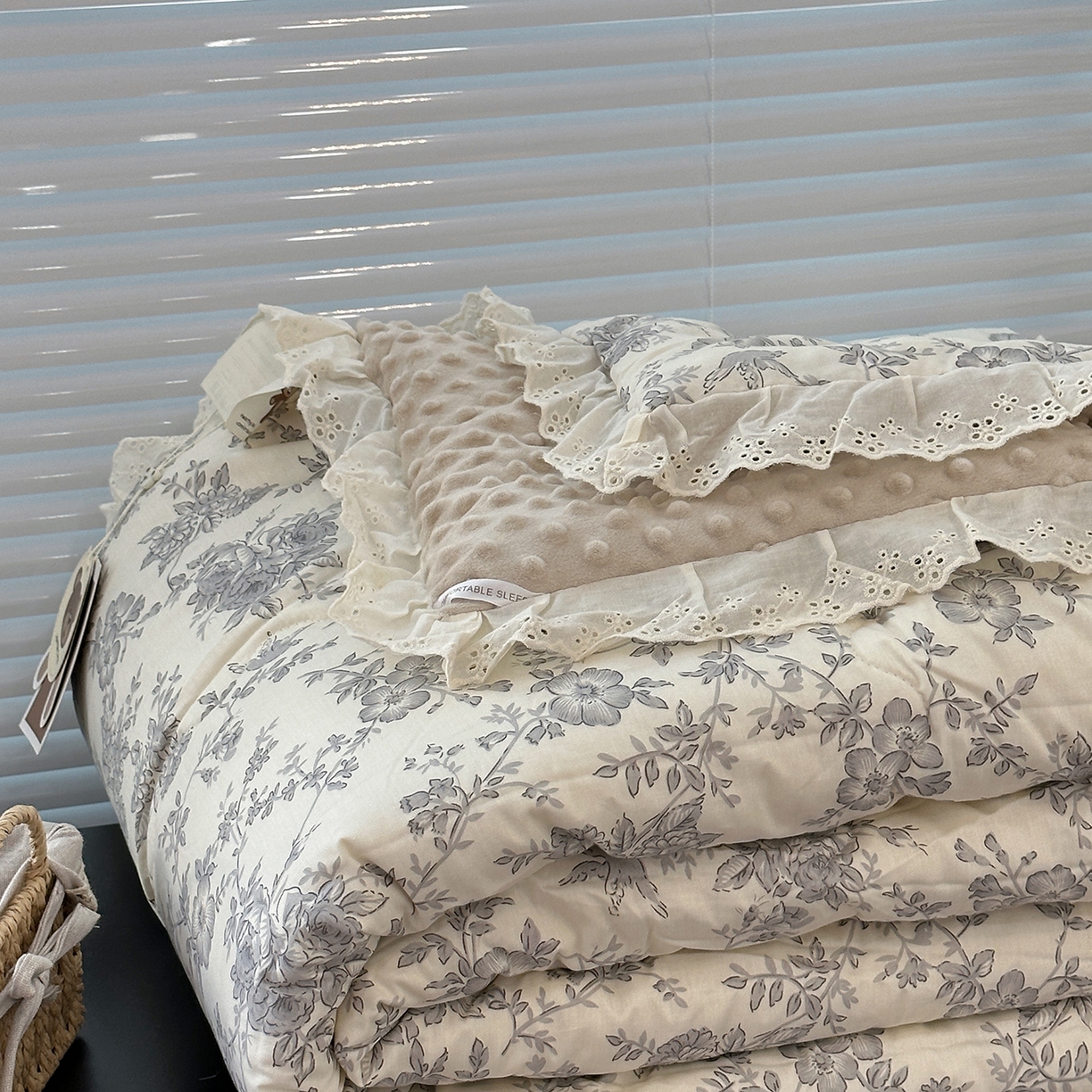 91家纺网 家纺一手货源 找家纺 佰织鑫家居 2025秋冬加厚纯棉全棉法式豆豆被被子被芯 赫本