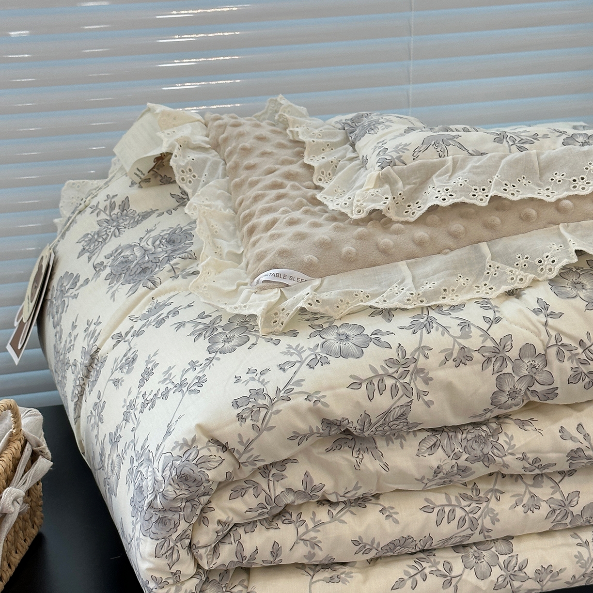 91家纺网 家纺一手货源 找家纺 佰织鑫家居 2025秋冬加厚纯棉全棉法式豆豆被被子被芯 赫本