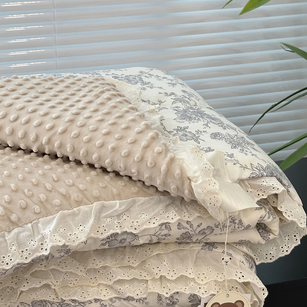 91家纺网 家纺一手货源 找家纺 佰织鑫家居 2025秋冬加厚纯棉全棉法式豆豆被被子被芯 赫本