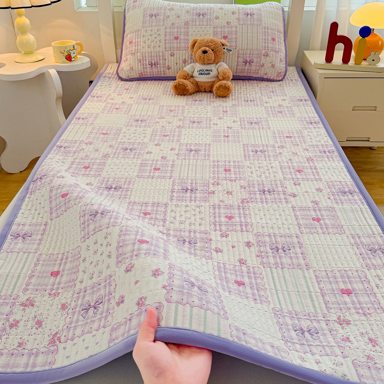 91家纺网 家纺一手货源 找家纺 梵朴 2025新款A类棉加绒一面纯棉一面宝宝婴儿牛奶绒双面可用床盖学生宿舍床垫炕盖-学生床图 甜美蝴蝶结紫