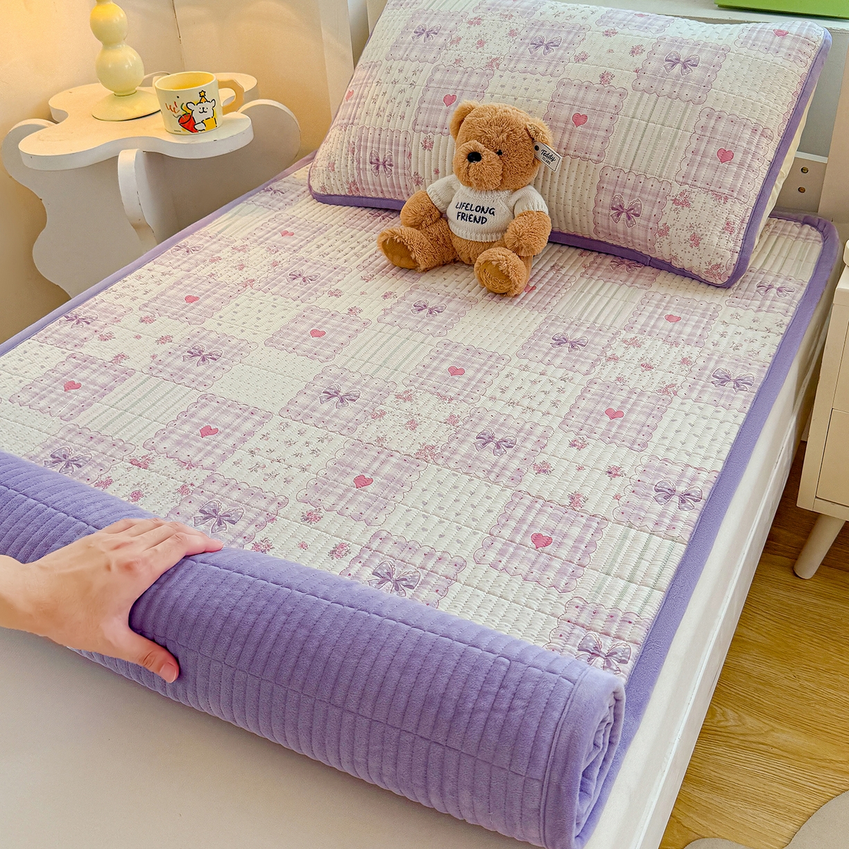 91家纺网 家纺一手货源 找家纺 梵朴 2025新款A类棉加绒一面纯棉一面宝宝婴儿牛奶绒双面可用床盖学生宿舍床垫炕盖-学生床图 甜美蝴蝶结紫