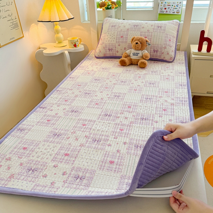 91家纺网 家纺一手货源 找家纺 梵朴 2025新款A类棉加绒一面纯棉一面宝宝婴儿牛奶绒双面可用床盖学生宿舍床垫炕盖-学生床图 甜美蝴蝶结紫