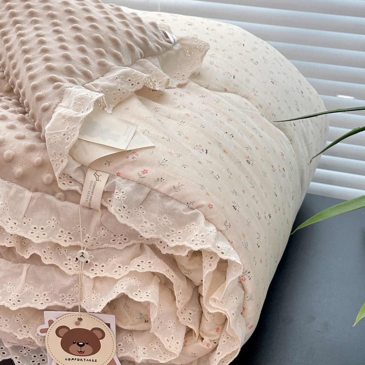 91家纺网 家纺一手货源 找家纺 佰织鑫家居 2025秋冬加厚纯棉全棉法式豆豆被被子被芯 花朵儿