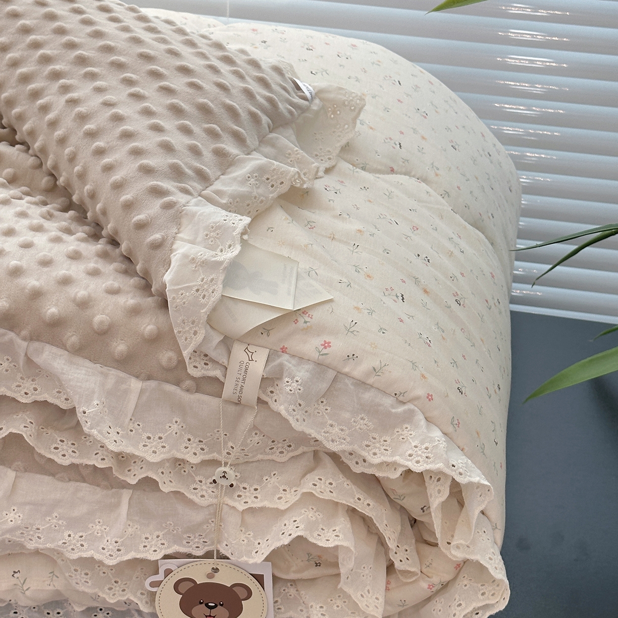 91家纺网 家纺一手货源 找家纺 佰织鑫家居 2025秋冬加厚纯棉全棉法式豆豆被被子被芯 花朵儿