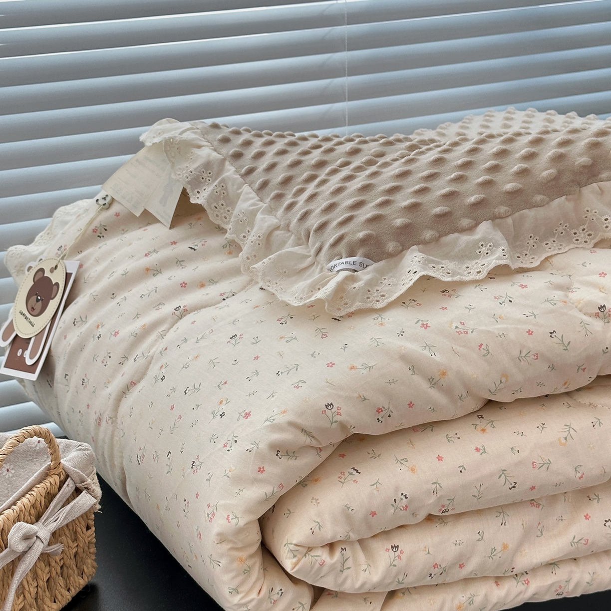 91家纺网 家纺一手货源 找家纺 佰织鑫家居 2025秋冬加厚纯棉全棉法式豆豆被被子被芯 花朵儿