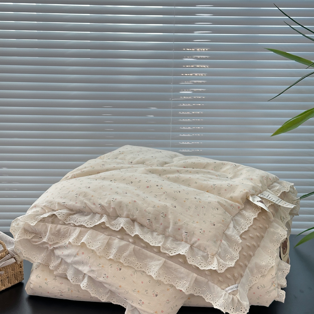 91家纺网 家纺一手货源 找家纺 佰织鑫家居 2025秋冬加厚纯棉全棉法式豆豆被被子被芯 花朵儿