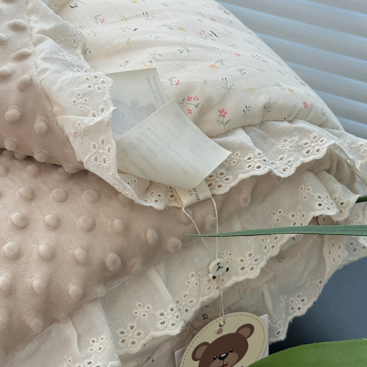 91家纺网 家纺一手货源 找家纺 佰织鑫家居 2025秋冬加厚纯棉全棉法式豆豆被被子被芯 花朵儿