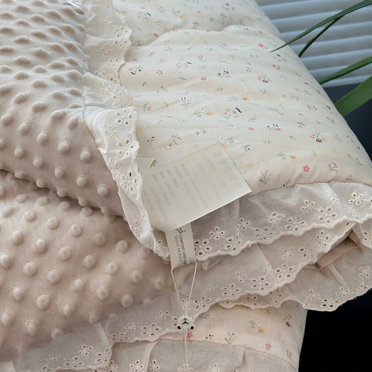 91家纺网 家纺一手货源 找家纺 佰织鑫家居 2025秋冬加厚纯棉全棉法式豆豆被被子被芯 花朵儿