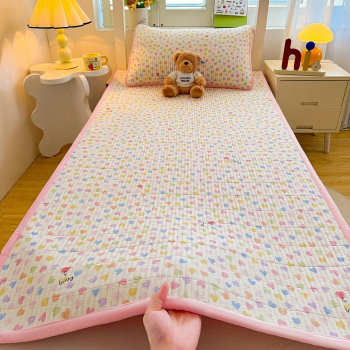 91家纺网 家纺一手货源 找家纺 梵朴 2025新款A类棉加绒一面纯棉一面宝宝婴儿牛奶绒双面可用床盖学生宿舍床垫炕盖-学生床图 五彩小爱心