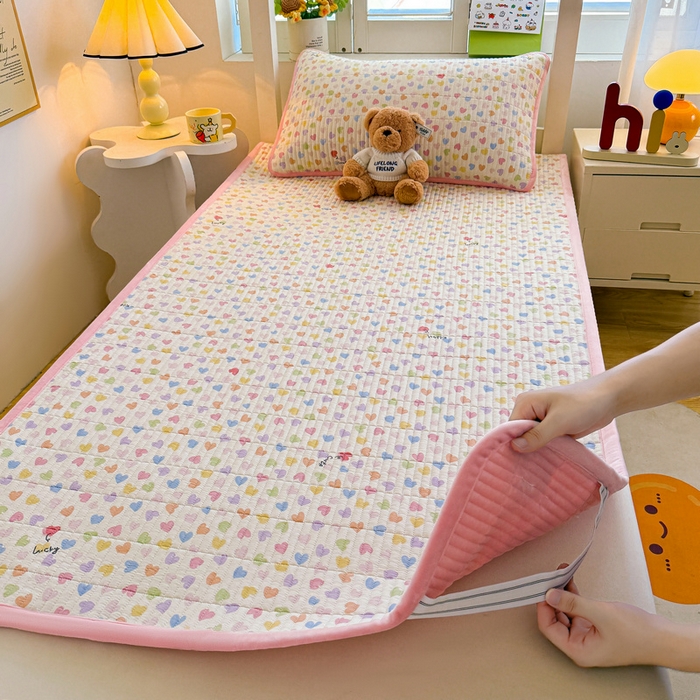 91家纺网 家纺一手货源 找家纺 梵朴 2025新款A类棉加绒一面纯棉一面宝宝婴儿牛奶绒双面可用床盖学生宿舍床垫炕盖-学生床图 五彩小爱心