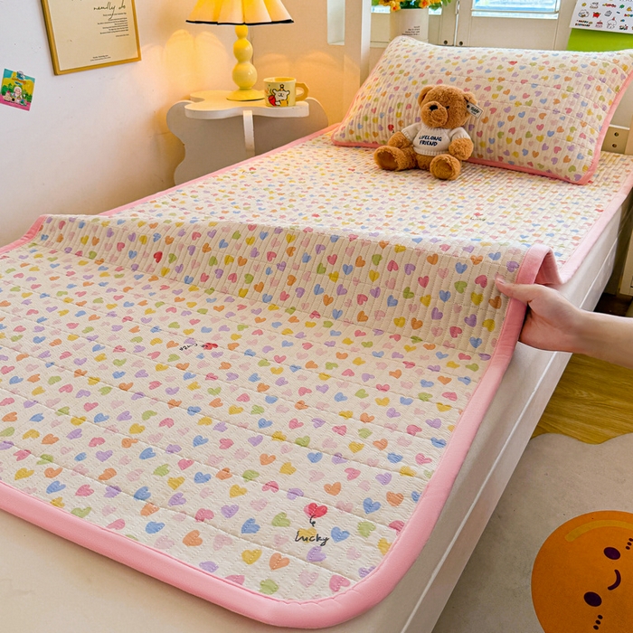91家纺网 家纺一手货源 找家纺 梵朴 2025新款A类棉加绒一面纯棉一面宝宝婴儿牛奶绒双面可用床盖学生宿舍床垫炕盖-学生床图 五彩小爱心