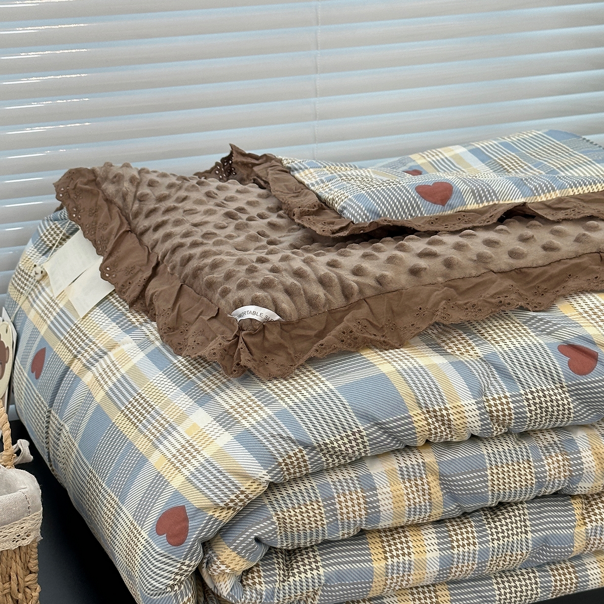 91家纺网 家纺一手货源 找家纺 佰织鑫家居 2025秋冬加厚纯棉全棉法式豆豆被被子被芯 莱恩