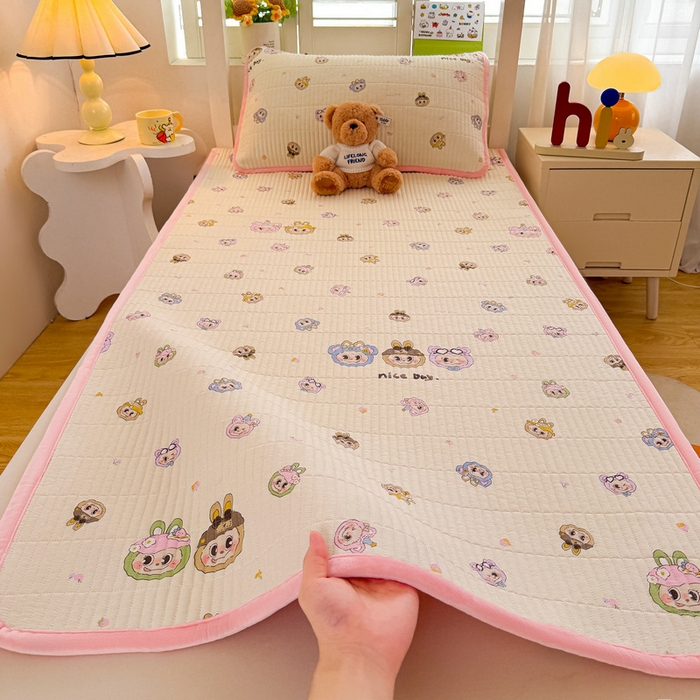 91家纺网 家纺一手货源 找家纺 梵朴 2025新款A类棉加绒一面纯棉一面宝宝婴儿牛奶绒双面可用床盖学生宿舍床垫炕盖-学生床图 小时代