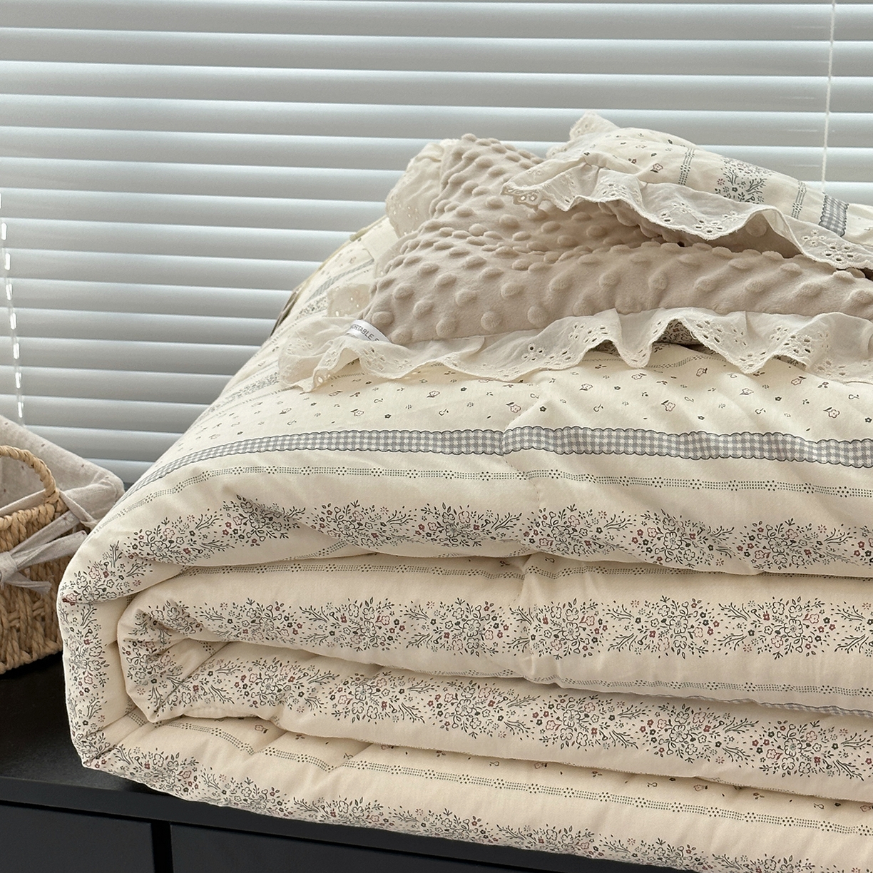 91家纺网 家纺一手货源 找家纺 佰织鑫家居 2025秋冬加厚纯棉全棉法式豆豆被被子被芯 蓝山