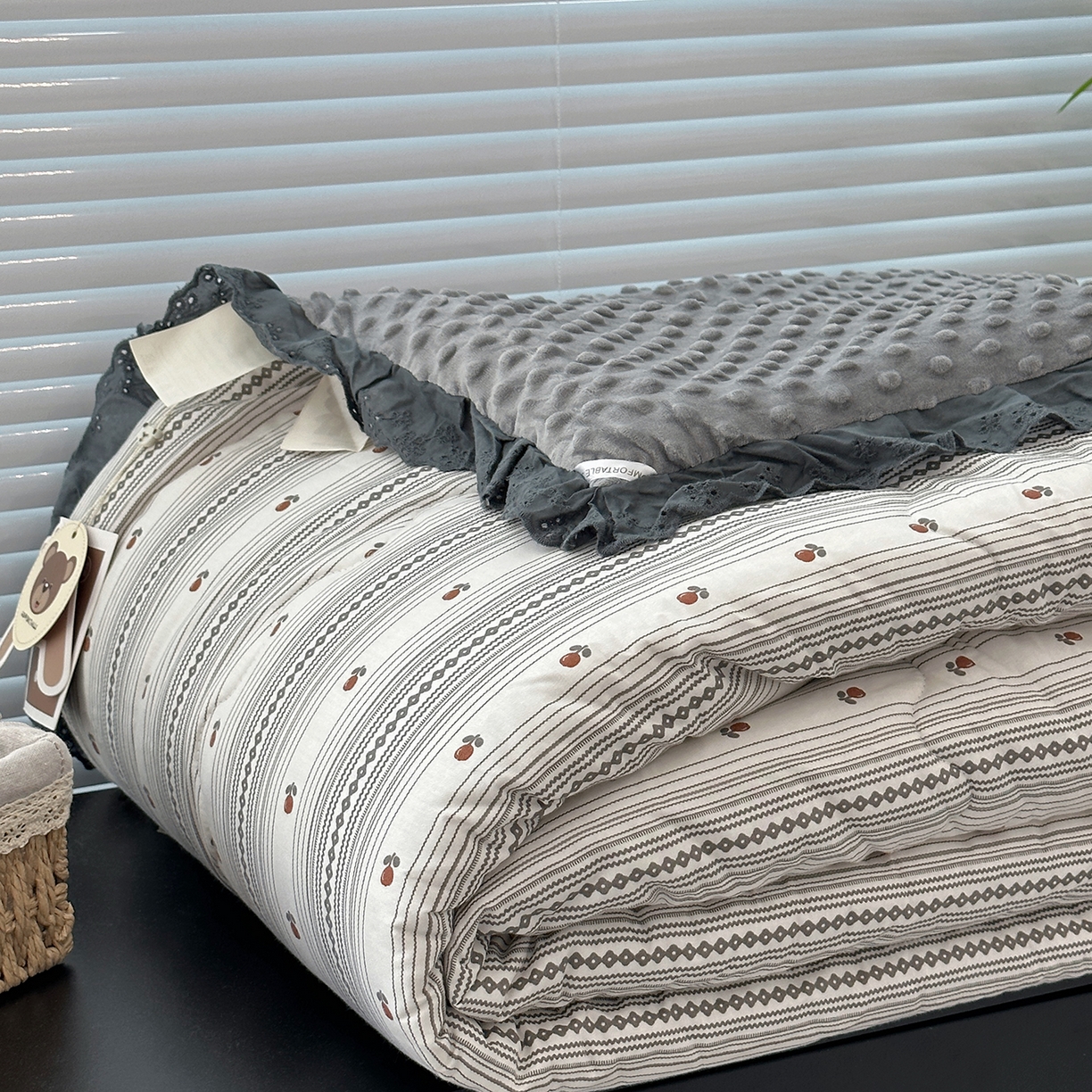 91家纺网 家纺一手货源 找家纺 佰织鑫家居 2025秋冬加厚纯棉全棉法式豆豆被被子被芯 伦敦雾灰