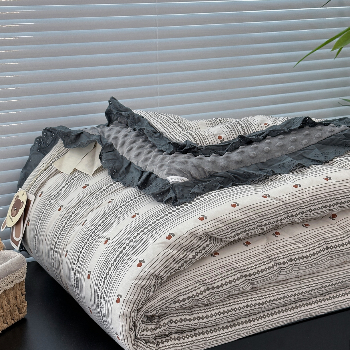 91家纺网 家纺一手货源 找家纺 佰织鑫家居 2025秋冬加厚纯棉全棉法式豆豆被被子被芯 伦敦雾灰