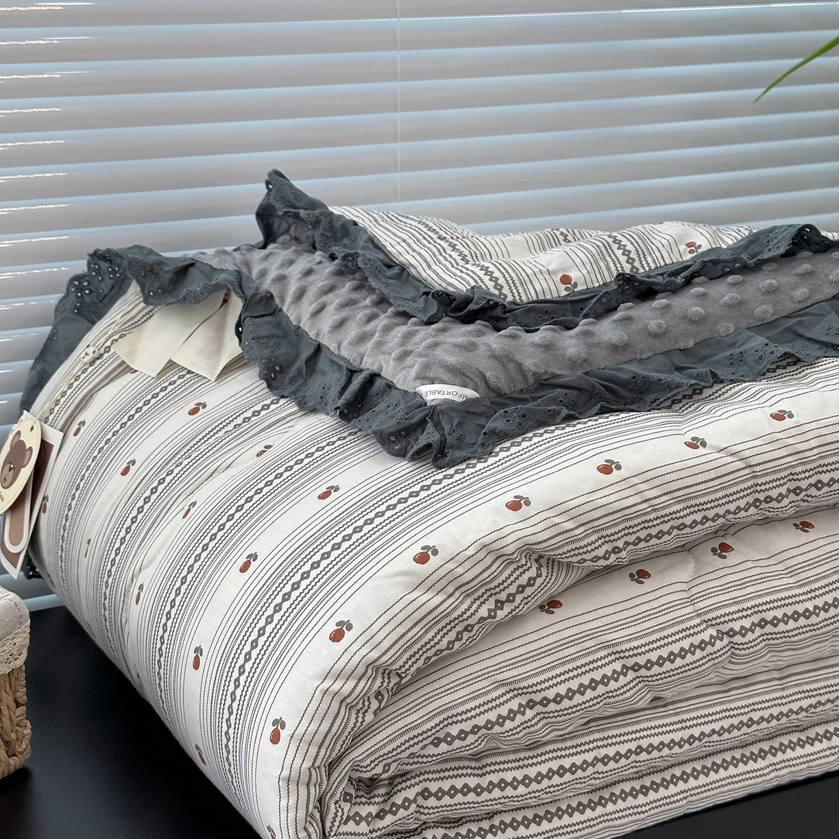 91家纺网 家纺一手货源 找家纺 佰织鑫家居 2025秋冬加厚纯棉全棉法式豆豆被被子被芯 伦敦雾灰