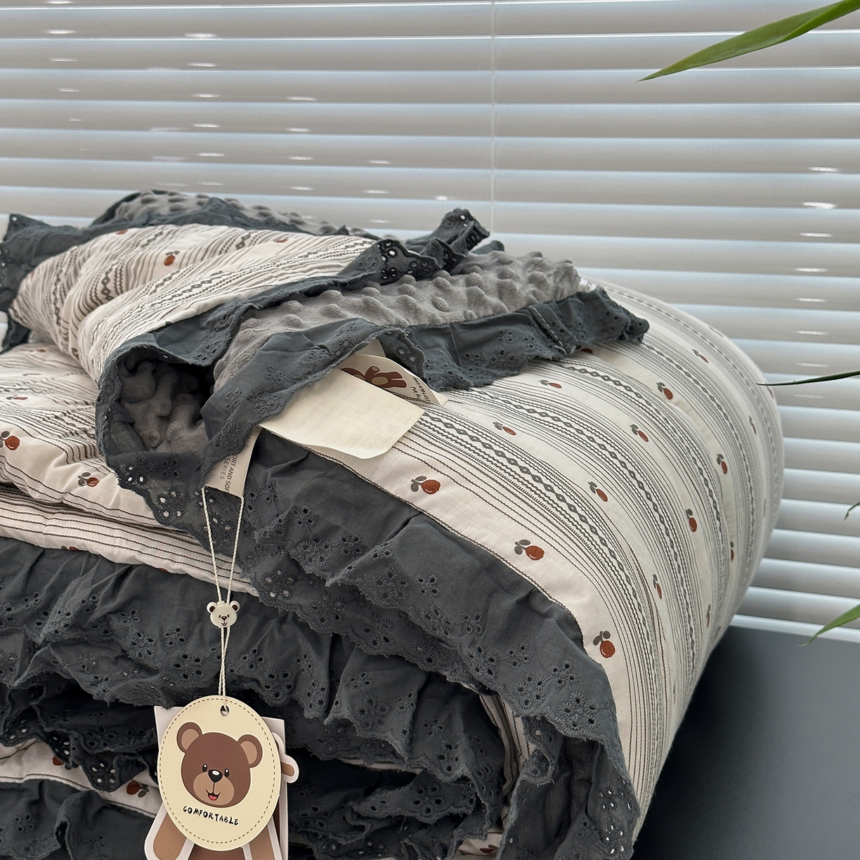 91家纺网 家纺一手货源 找家纺 佰织鑫家居 2025秋冬加厚纯棉全棉法式豆豆被被子被芯 伦敦雾灰