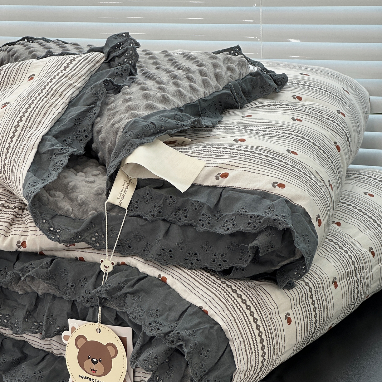 91家纺网 家纺一手货源 找家纺 佰织鑫家居 2025秋冬加厚纯棉全棉法式豆豆被被子被芯 伦敦雾灰