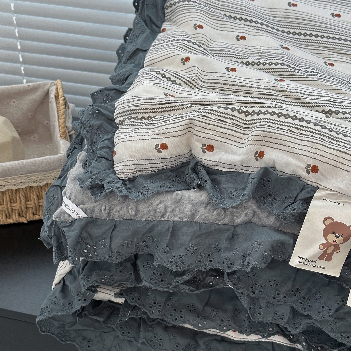 91家纺网 家纺一手货源 找家纺 佰织鑫家居 2025秋冬加厚纯棉全棉法式豆豆被被子被芯 伦敦雾灰