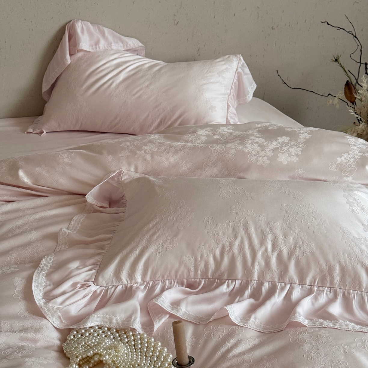 91家纺网 家纺一手货源 找家纺 （总）MIU缪家居 2025新款100支全棉厚织提花四件套-花瓣雨（控价388）