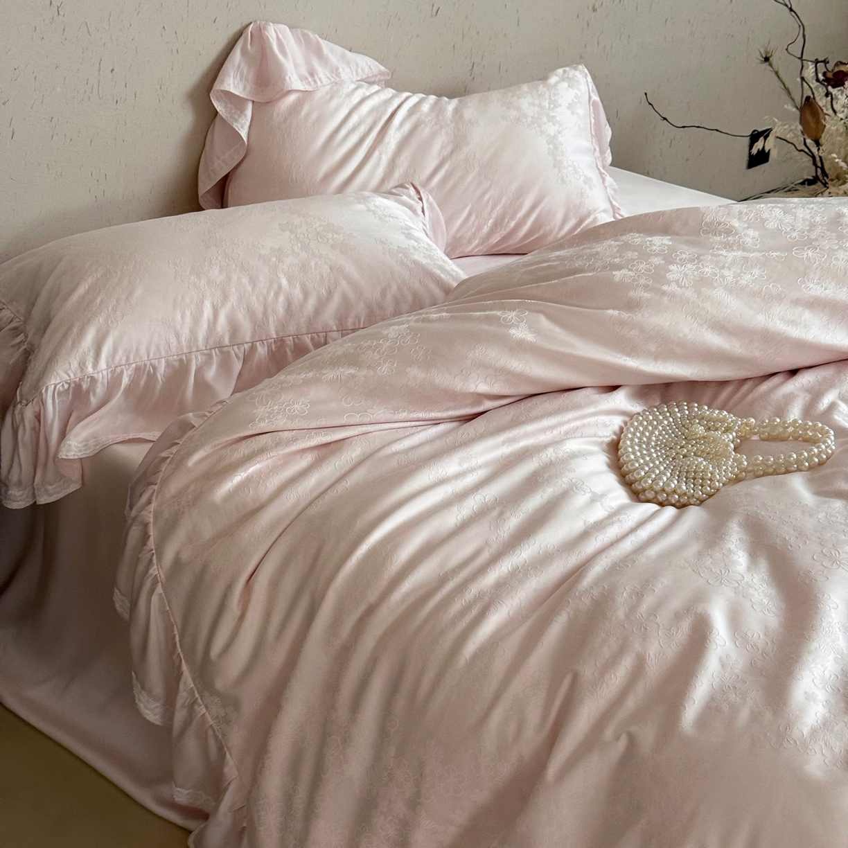 91家纺网 家纺一手货源 找家纺 （总）MIU缪家居 2025新款100支全棉厚织提花四件套-花瓣雨（控价388）