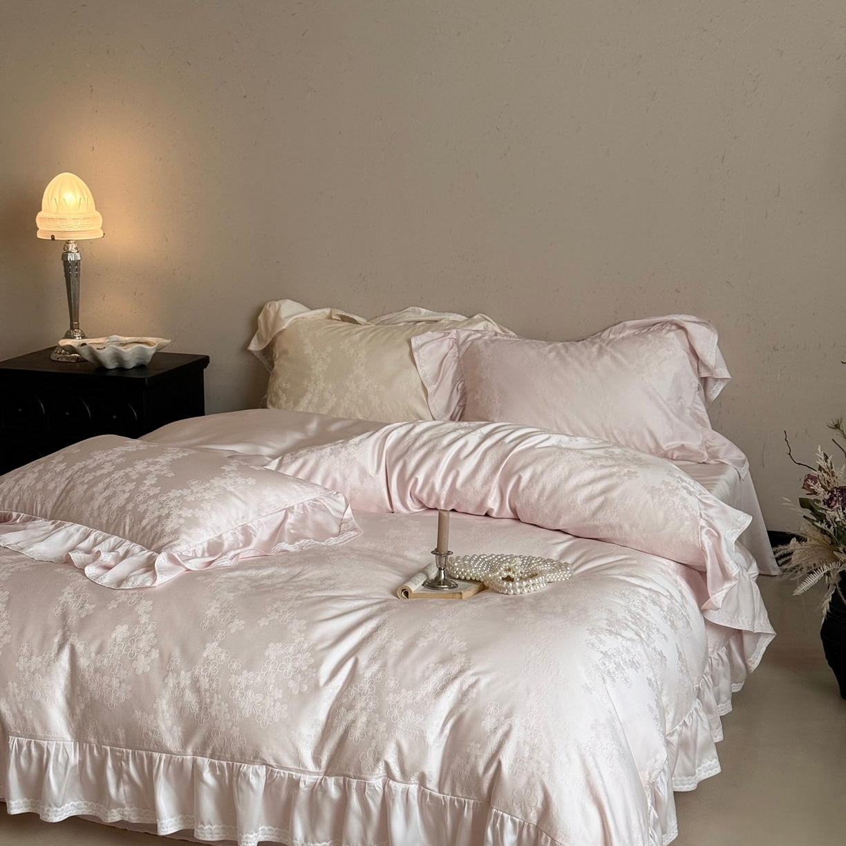 91家纺网 家纺一手货源 找家纺 （总）MIU缪家居 2025新款100支全棉厚织提花四件套-花瓣雨（控价388）