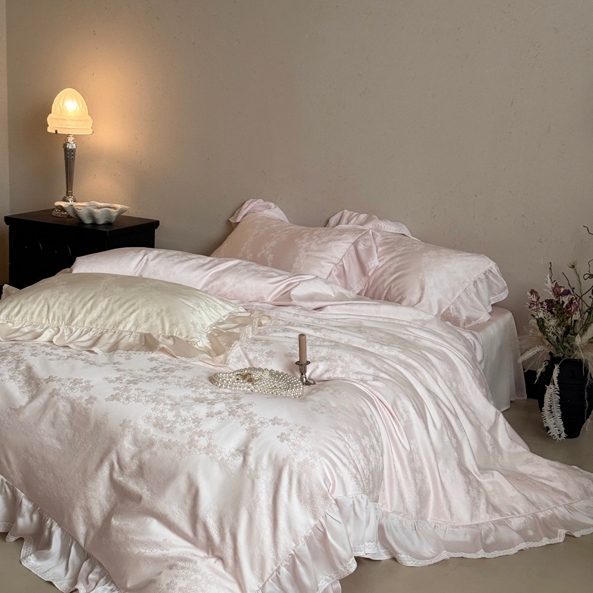 91家纺网 家纺一手货源 找家纺 （总）MIU缪家居 2025新款100支全棉厚织提花四件套-花瓣雨（控价388）