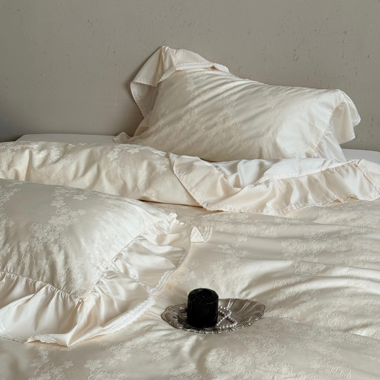 91家纺网 家纺一手货源 找家纺 MIU缪家居 2025新款100支全棉厚织提花四件套-花瓣雨（控价388） 乳白