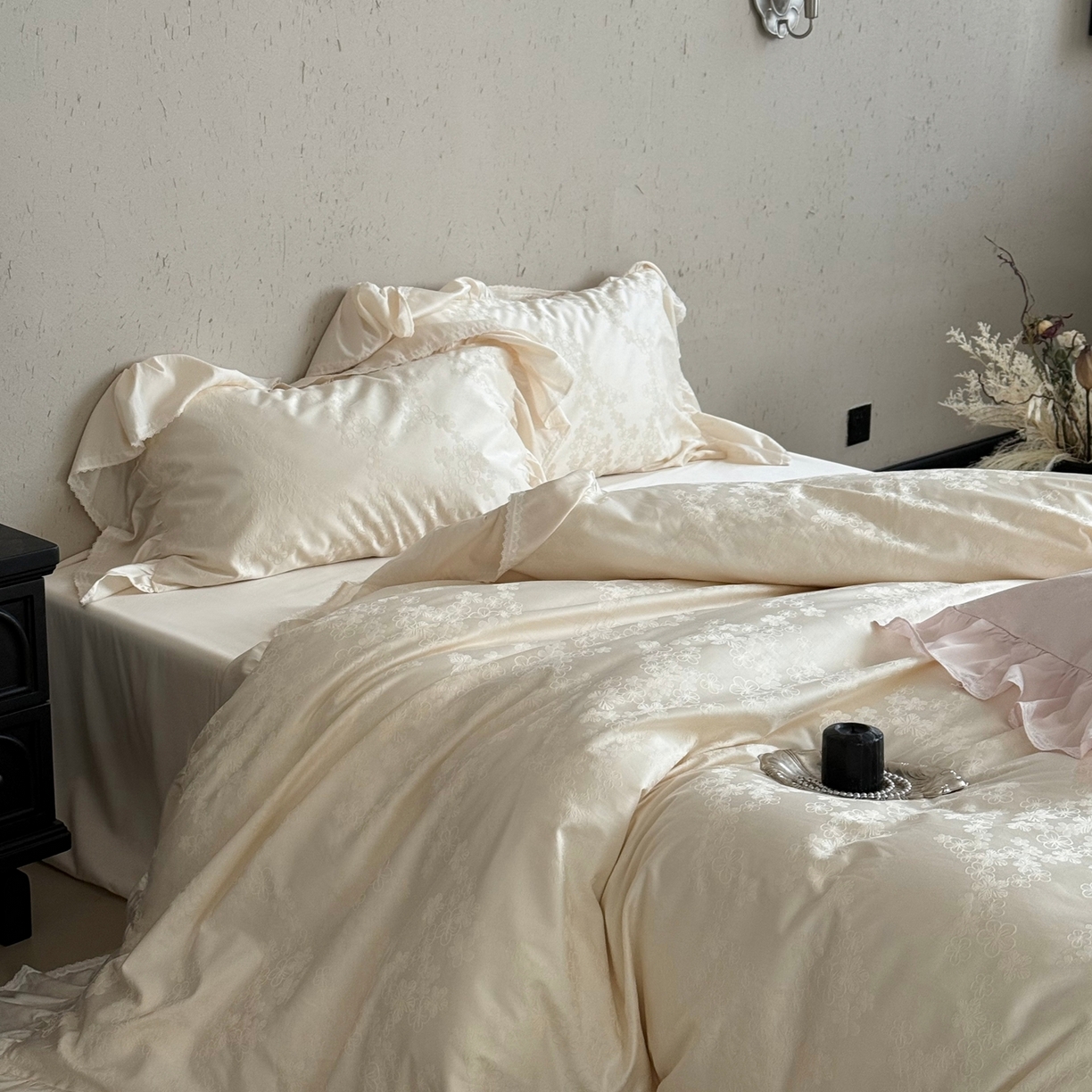 91家纺网 家纺一手货源 找家纺 MIU缪家居 2025新款100支全棉厚织提花四件套-花瓣雨（控价388） 乳白