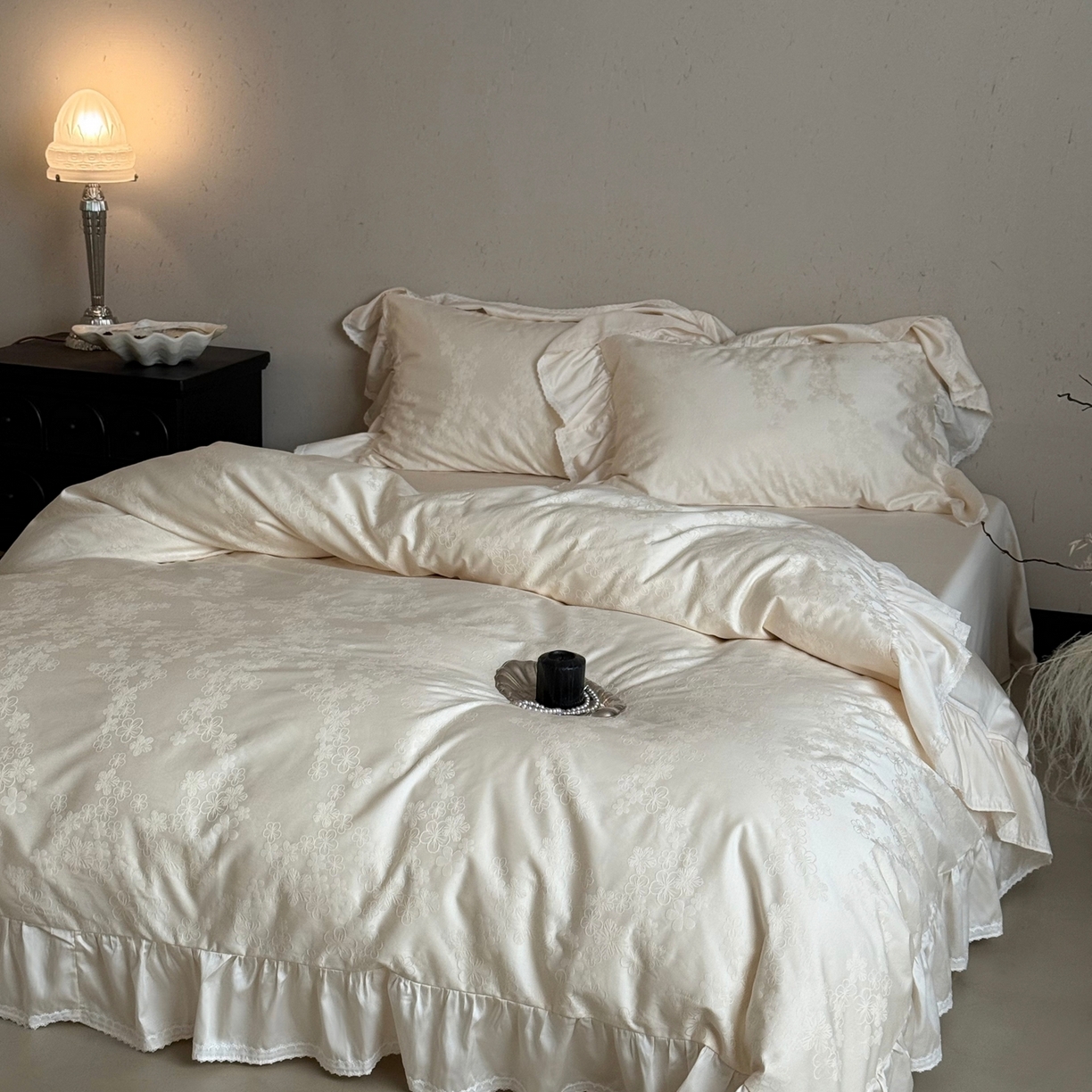 91家纺网 家纺一手货源 找家纺 MIU缪家居 2025新款100支全棉厚织提花四件套-花瓣雨（控价388） 乳白