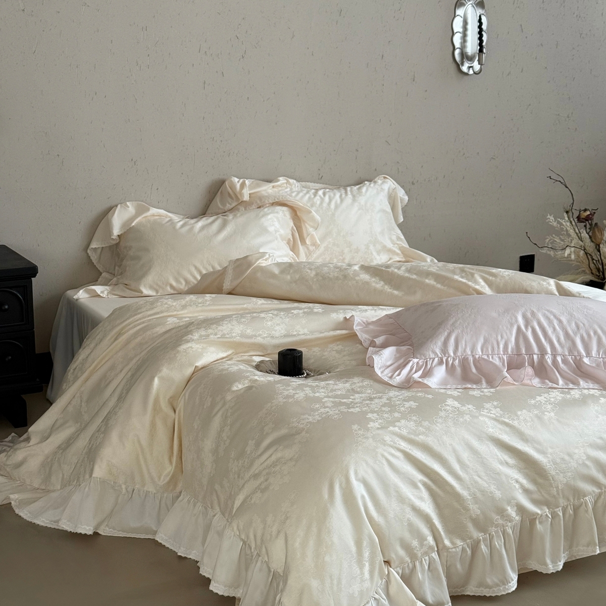 91家纺网 家纺一手货源 找家纺 MIU缪家居 2025新款100支全棉厚织提花四件套-花瓣雨（控价388） 乳白