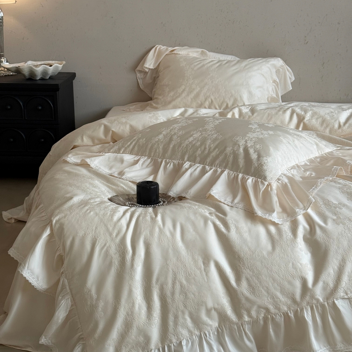 91家纺网 家纺一手货源 找家纺 MIU缪家居 2025新款100支全棉厚织提花四件套-花瓣雨（控价388） 乳白