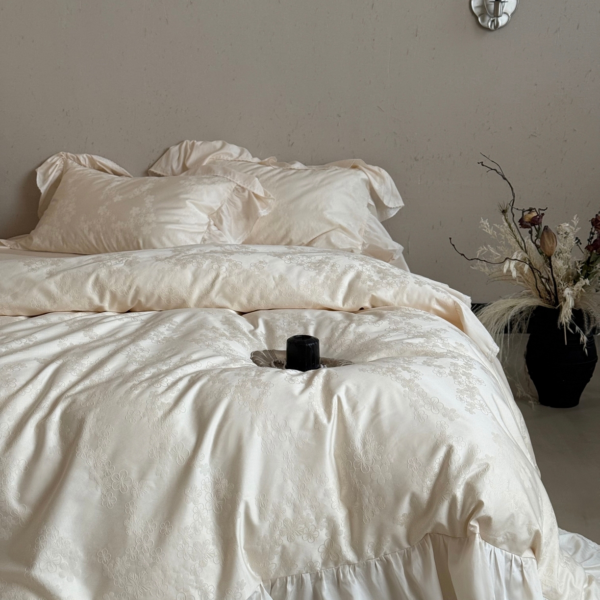 91家纺网 家纺一手货源 找家纺 MIU缪家居 2025新款100支全棉厚织提花四件套-花瓣雨（控价388） 乳白