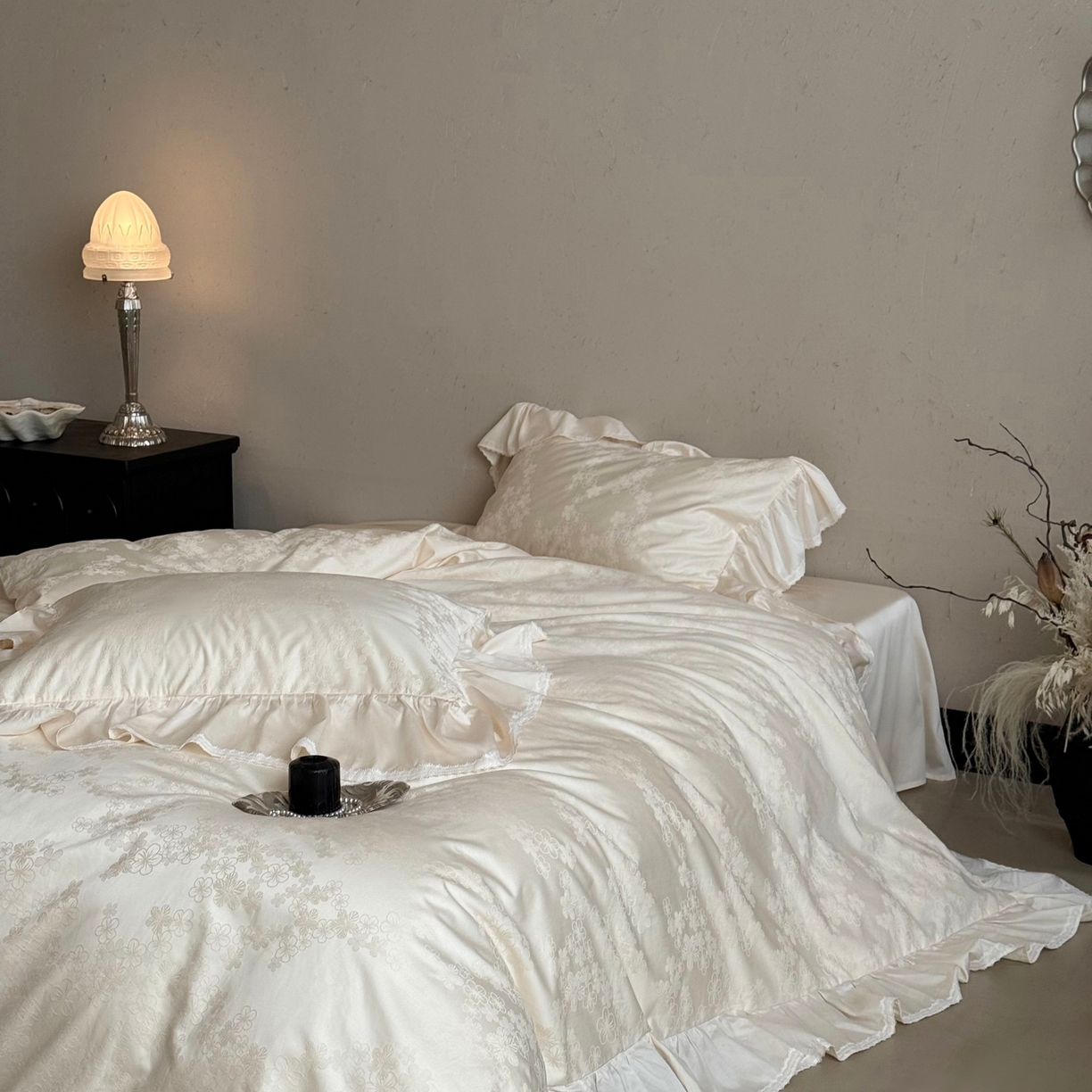 91家纺网 家纺一手货源 找家纺 MIU缪家居 2025新款100支全棉厚织提花四件套-花瓣雨（控价388） 乳白