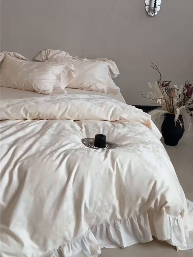 91家纺网 家纺一手货源 找家纺 MIU缪家居 2025新款100支全棉厚织提花四件套-花瓣雨（控价388） 乳白