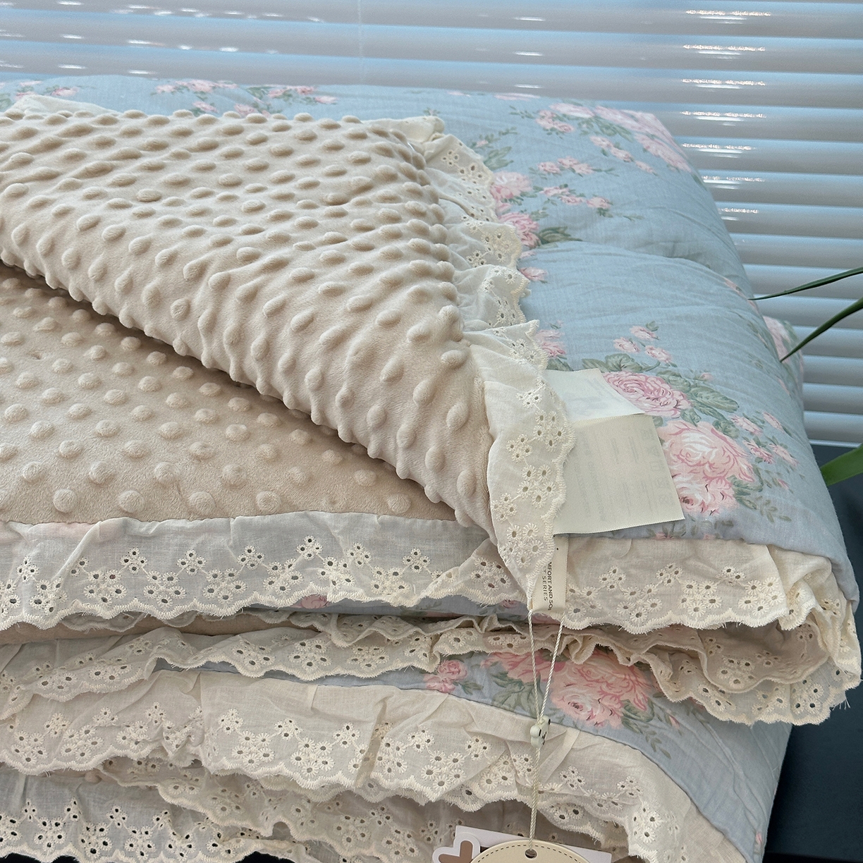 91家纺网 家纺一手货源 找家纺 佰织鑫家居 2025秋冬加厚纯棉全棉法式豆豆被被子被芯 苏里南