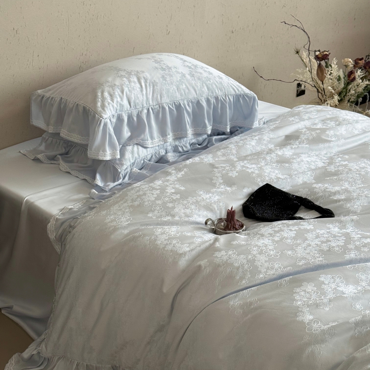 91家纺网 家纺一手货源 找家纺 MIU缪家居 2025新款100支全棉厚织提花四件套-花瓣雨（控价388） 天蓝