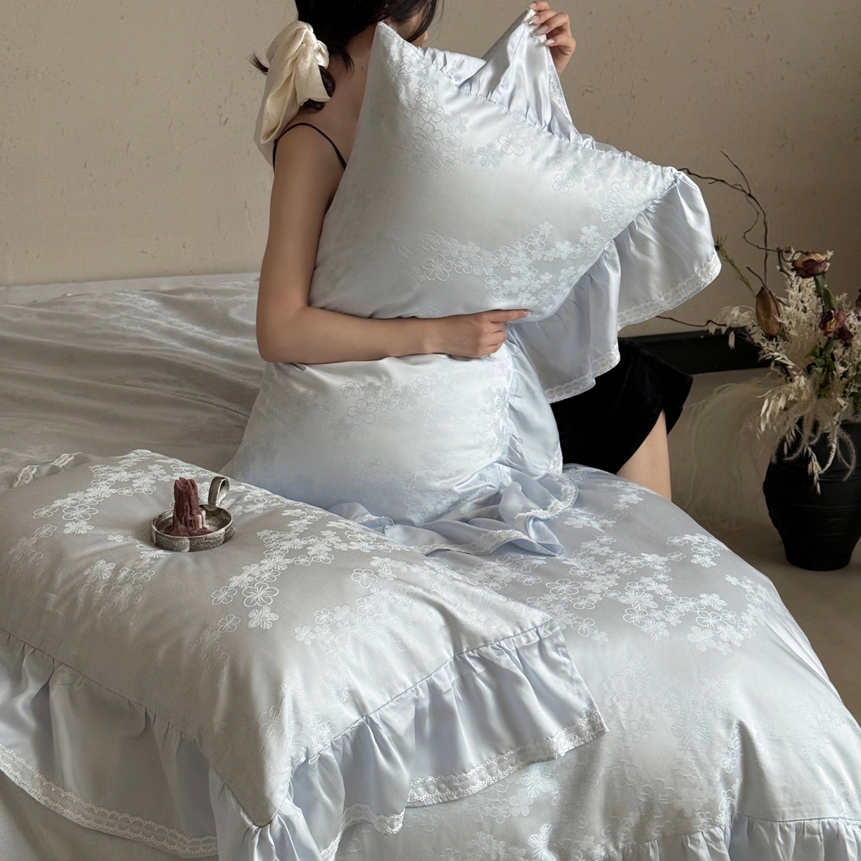 91家纺网 家纺一手货源 找家纺 MIU缪家居 2025新款100支全棉厚织提花四件套-花瓣雨（控价388） 天蓝