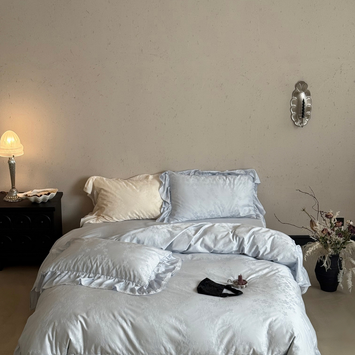 91家纺网 家纺一手货源 找家纺 MIU缪家居 2025新款100支全棉厚织提花四件套-花瓣雨（控价388） 天蓝