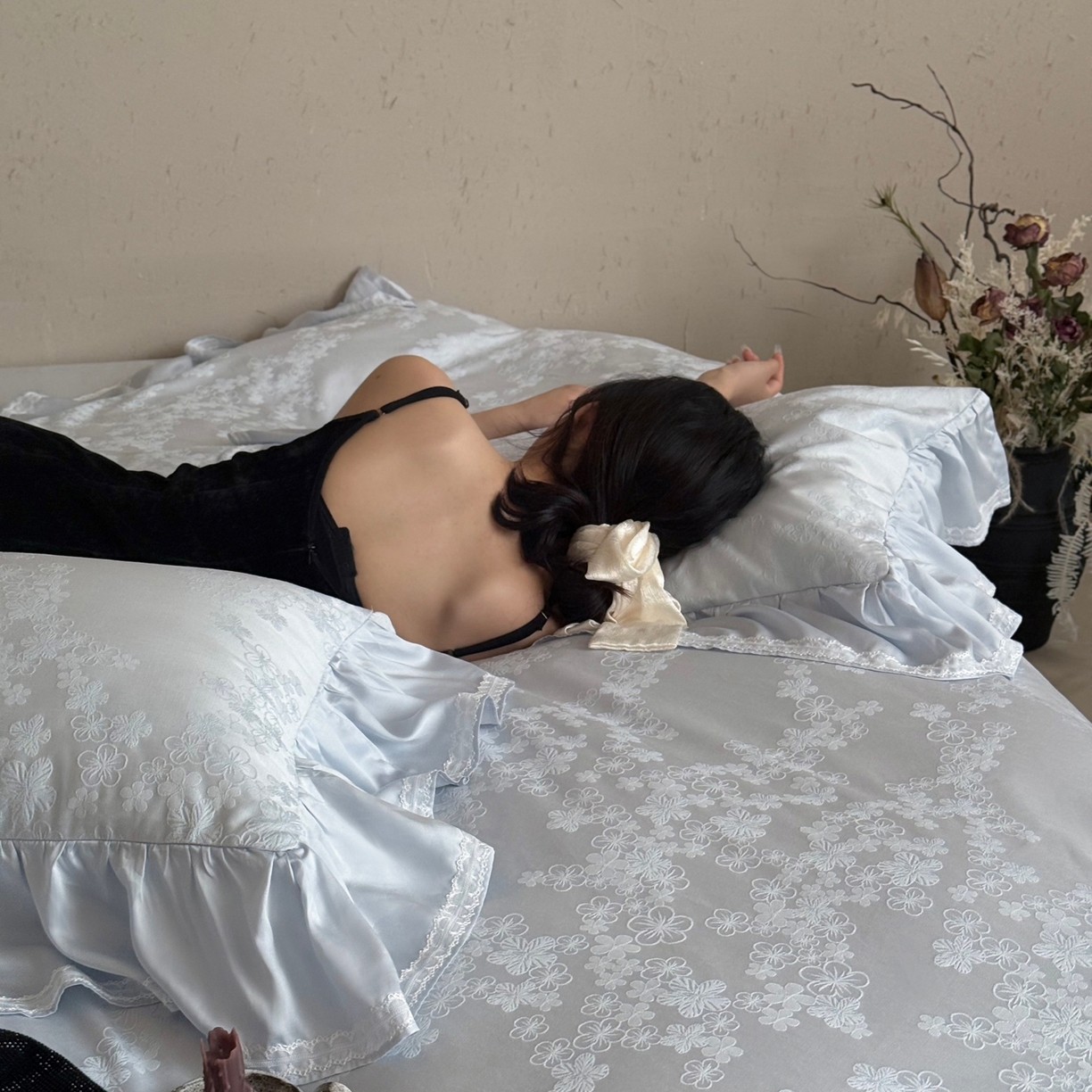 91家纺网 家纺一手货源 找家纺 MIU缪家居 2025新款100支全棉厚织提花四件套-花瓣雨（控价388） 天蓝