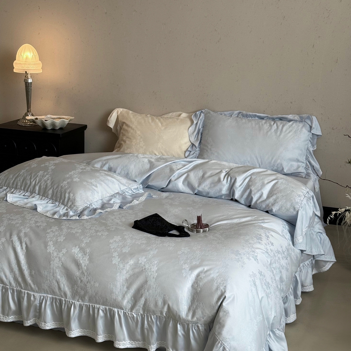 91家纺网 家纺一手货源 找家纺 MIU缪家居 2025新款100支全棉厚织提花四件套-花瓣雨（控价388） 天蓝