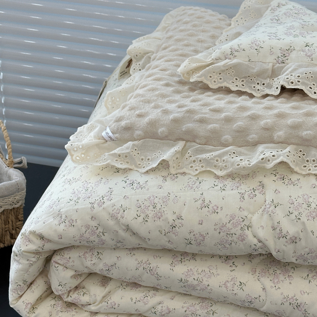 91家纺网 家纺一手货源 找家纺 佰织鑫家居 2025秋冬加厚纯棉全棉法式豆豆被被子被芯 桃花庵