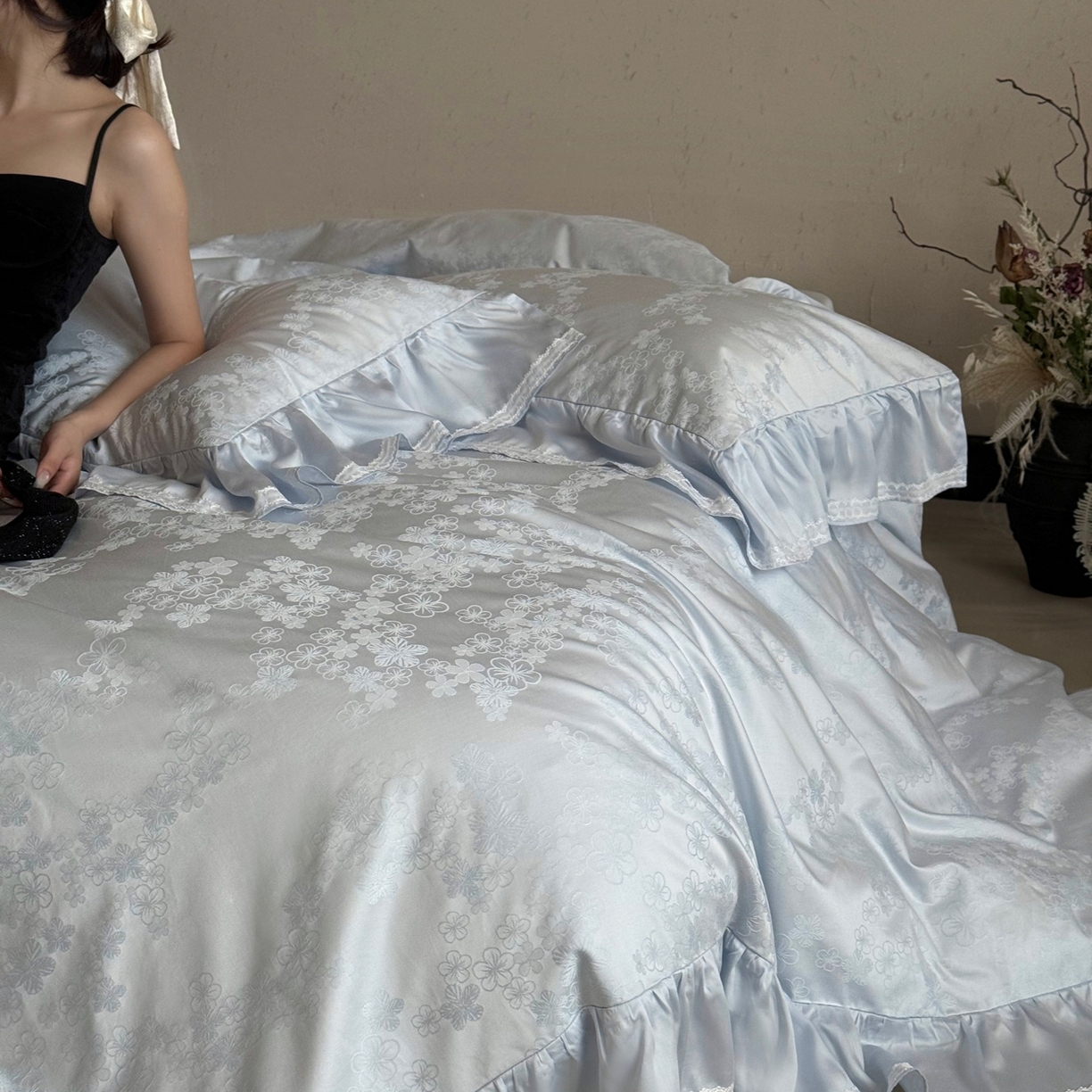 MIU缪家居 2025新款100支全棉厚织提花四件套-花瓣雨（控价388） 天蓝