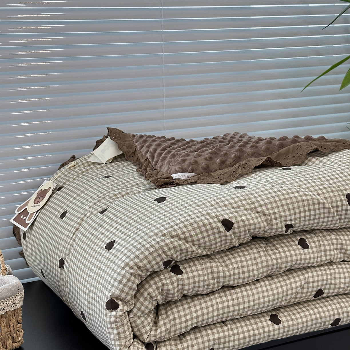 91家纺网 家纺一手货源 找家纺 佰织鑫家居 2025秋冬加厚纯棉全棉法式豆豆被被子被芯 甜心格