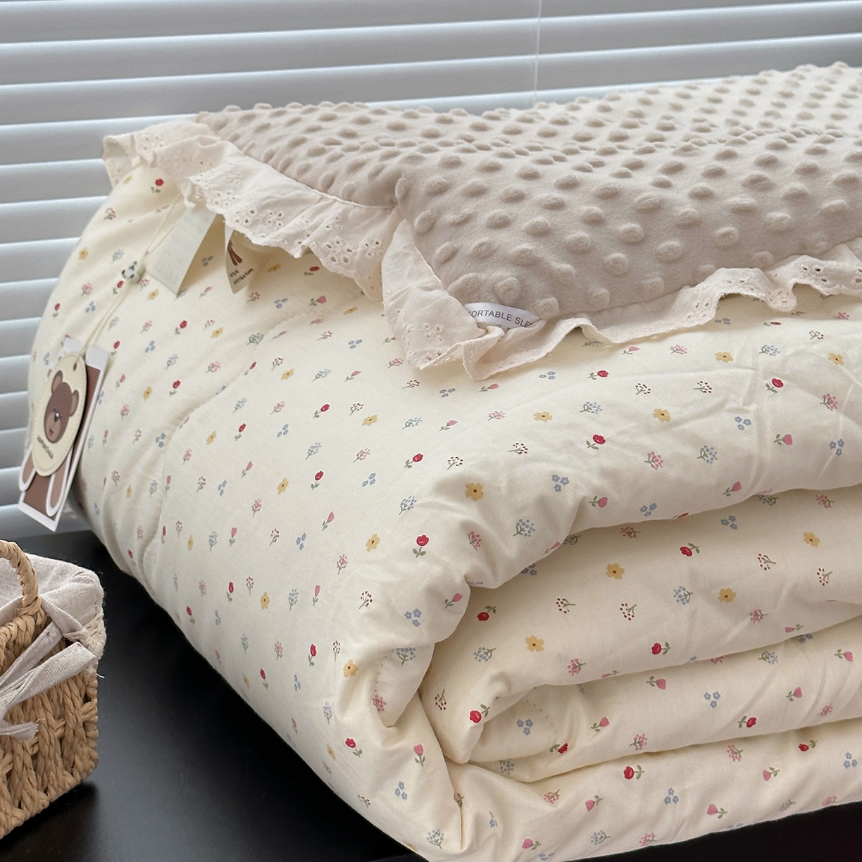 91家纺网 家纺一手货源 找家纺 佰织鑫家居 2025秋冬加厚纯棉全棉法式豆豆被被子被芯 小花