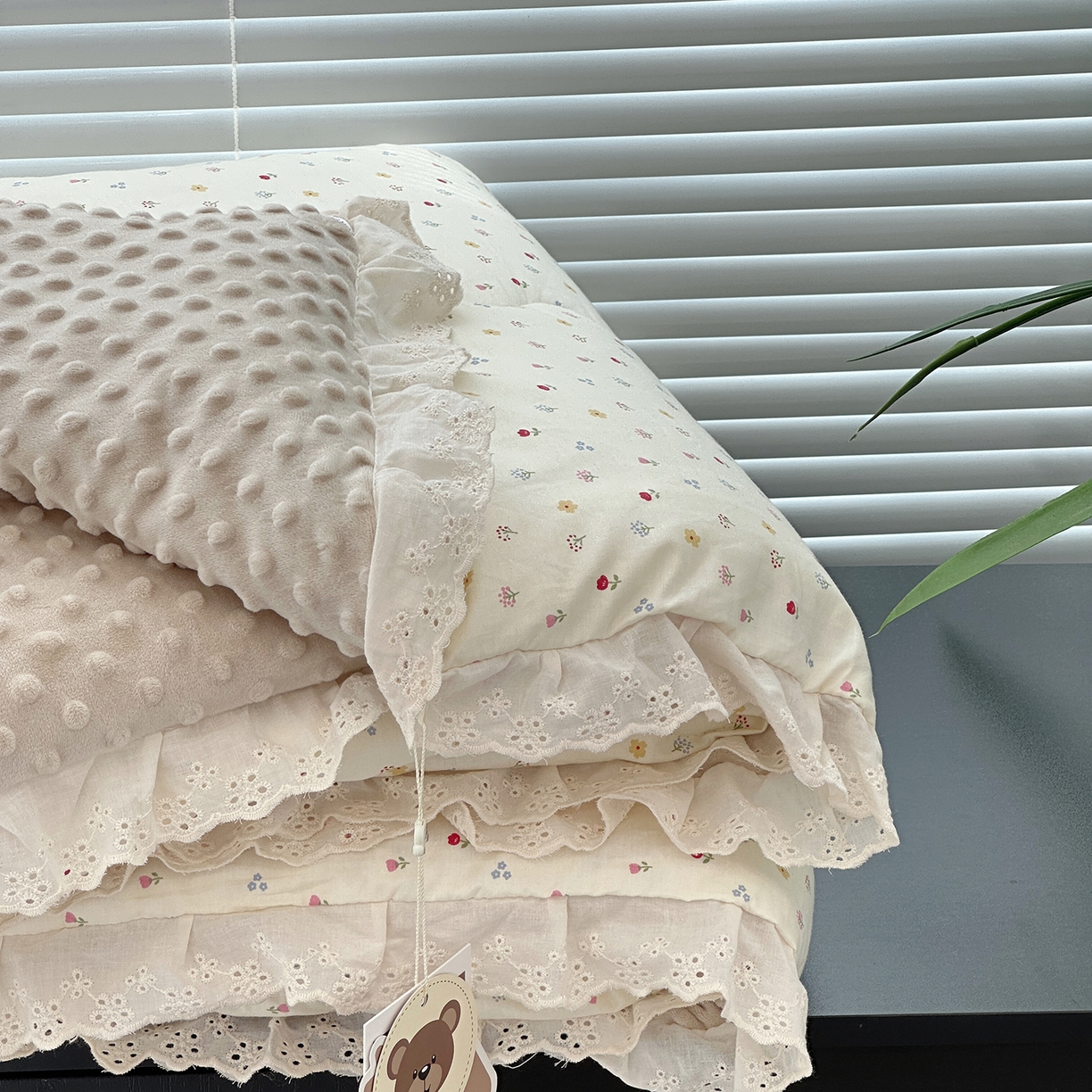 91家纺网 家纺一手货源 找家纺 佰织鑫家居 2025秋冬加厚纯棉全棉法式豆豆被被子被芯 小花