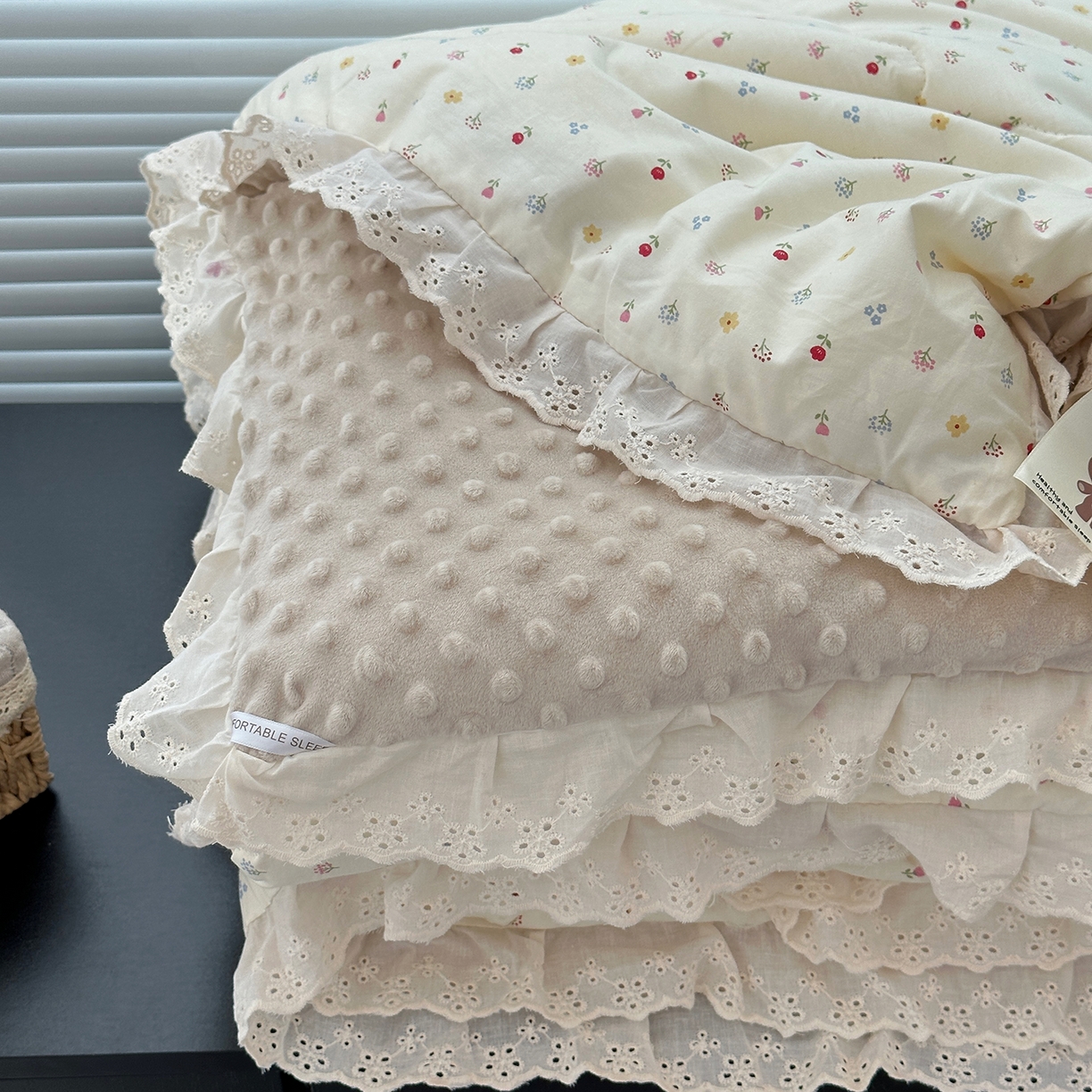 91家纺网 家纺一手货源 找家纺 佰织鑫家居 2025秋冬加厚纯棉全棉法式豆豆被被子被芯 小花